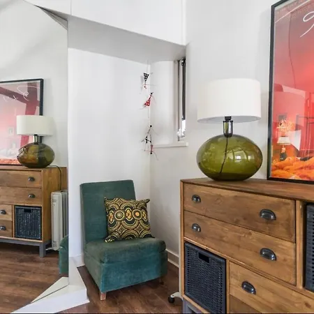 Rato Sunny Terrace Apartment Lisbon